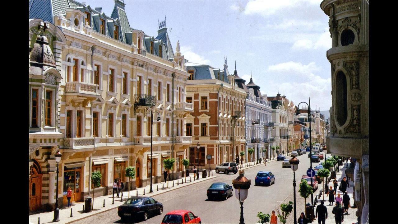Cleopatra Palace Hostel Тбилиси Экстерьер фото