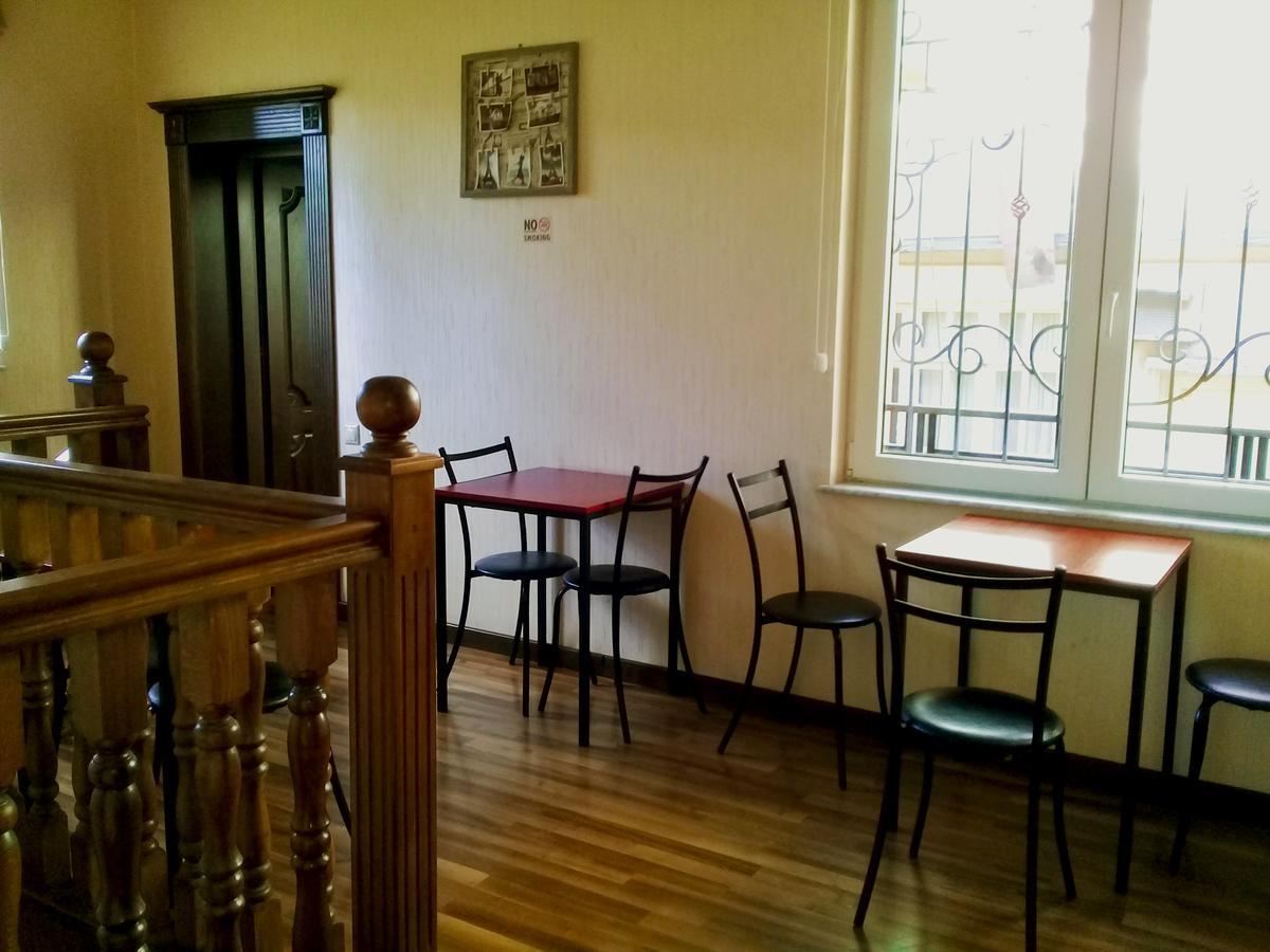 Cleopatra Palace Hostel Тбилиси Экстерьер фото