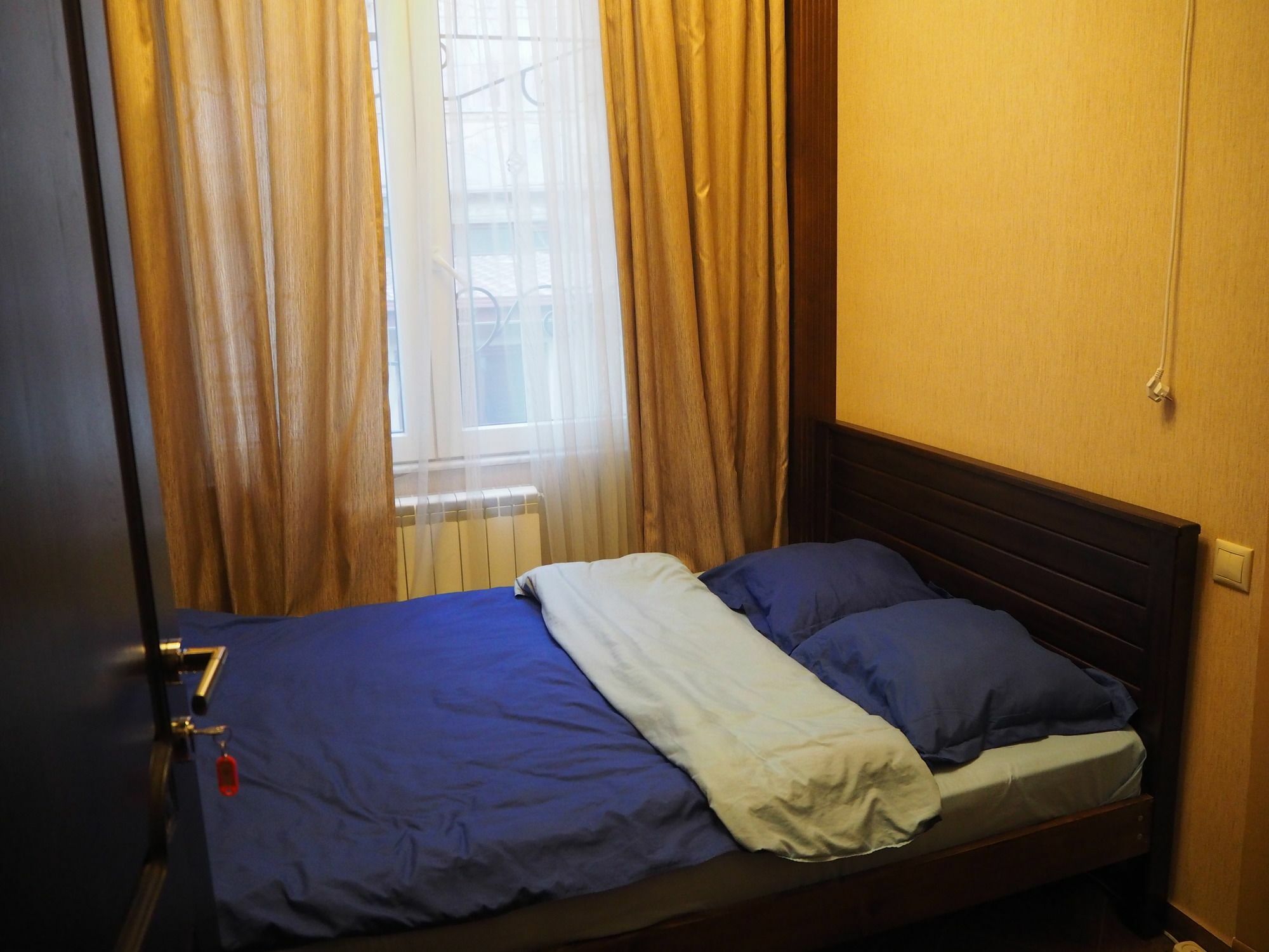 Cleopatra Palace Hostel Тбилиси Экстерьер фото