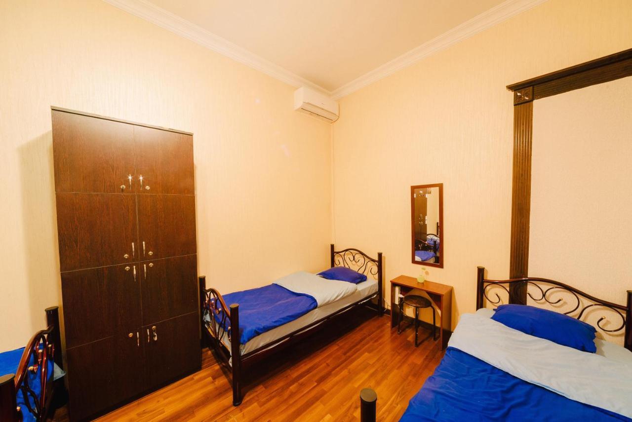Cleopatra Palace Hostel Тбилиси Экстерьер фото