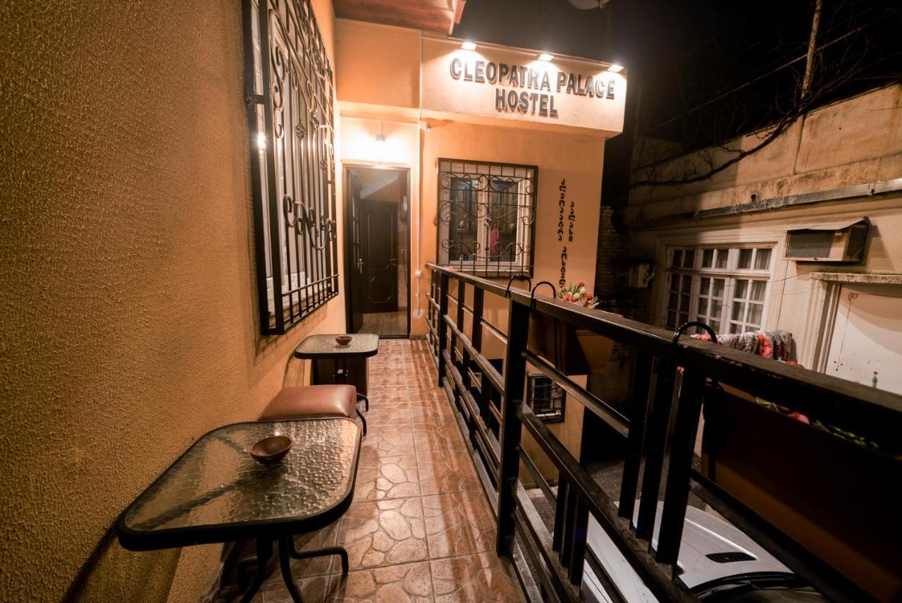 Cleopatra Palace Hostel Тбилиси Экстерьер фото